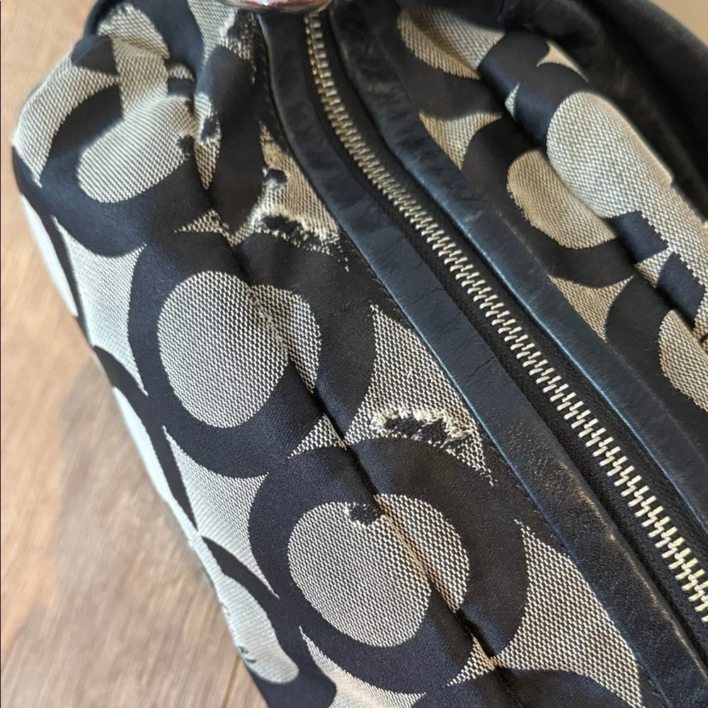 Coach elegant shoulder